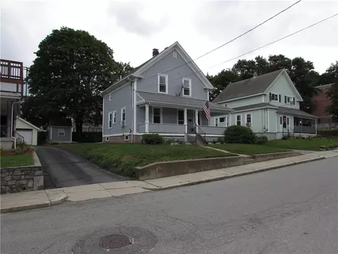 131 5th Ave, Woonsocket, RI 02895 photo 2