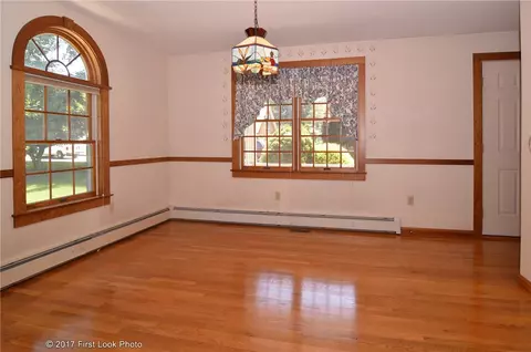 75 Maple Ln, Bristol, RI 02809 photo 8