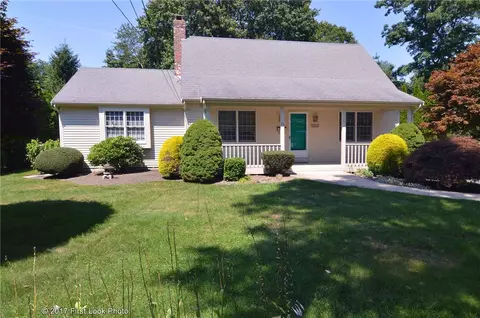 75 Maple Ln, Bristol, RI 02809 photo 1
