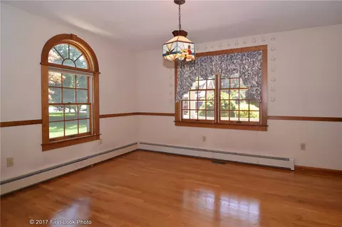 75 Maple Ln, Bristol, RI 02809 photo 7