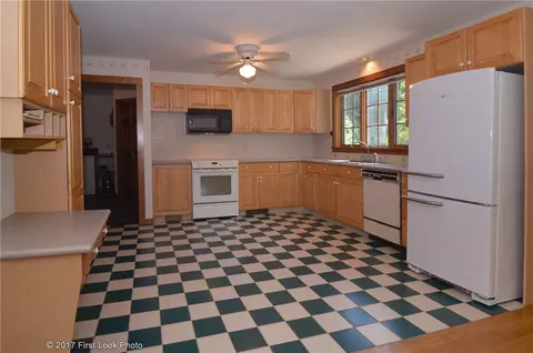 75 Maple Ln, Bristol, RI 02809 photo 6