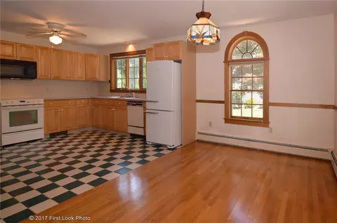 75 Maple Ln, Bristol, RI 02809 photo 9