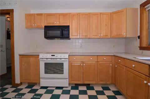 75 Maple Ln, Bristol, RI 02809 photo 4