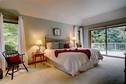 135 Joseph Ct, Warwick, RI 02886 photo 15
