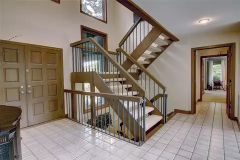135 Joseph Ct, Warwick, RI 02886 photo 5