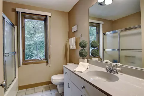 135 Joseph Ct, Warwick, RI 02886 photo 21
