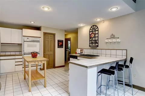 135 Joseph Ct, Warwick, RI 02886 photo 12