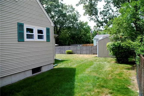 141 Union Ave, Warwick, RI 02889 photo 5