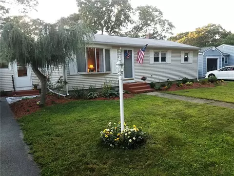 69 Custer St, Warwick, RI 02889 photo 2