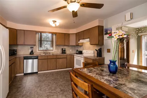 94 Blade St, Warwick, RI 02886 photo 4