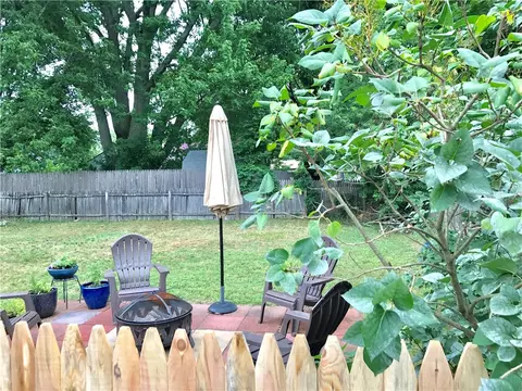 22 Macarthur Dr, Warwick, RI 02889 photo 4