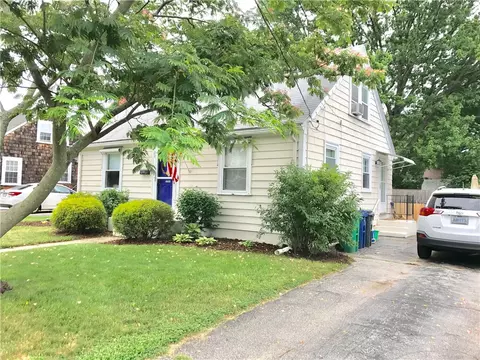 22 Macarthur Dr, Warwick, RI 02889 photo 3