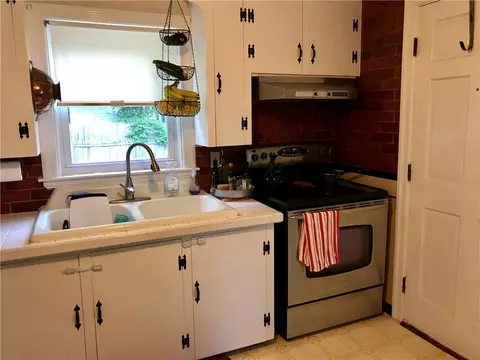 22 Macarthur Dr, Warwick, RI 02889 photo 13