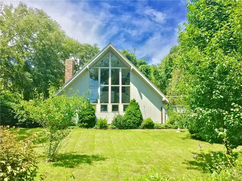 20 Handel Rd, Westerly, RI 02891 photo 2