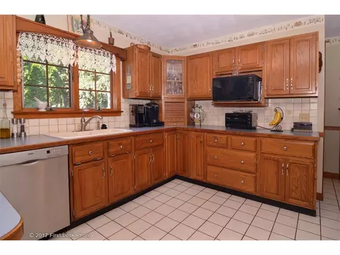 71 Maple Ln, Bristol, RI 02809 photo 8