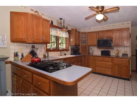 71 Maple Ln, Bristol, RI 02809 photo 7