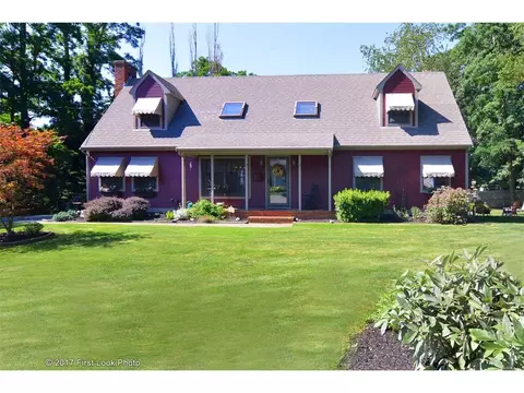 71 Maple Ln, Bristol, RI 02809 photo 1
