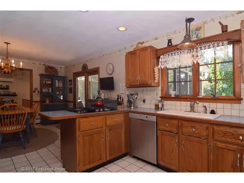 71 Maple Ln, Bristol, RI 02809 photo 6