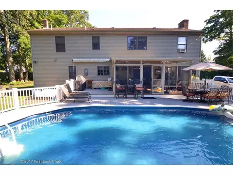 71 Maple Ln, Bristol, RI 02809 photo 3