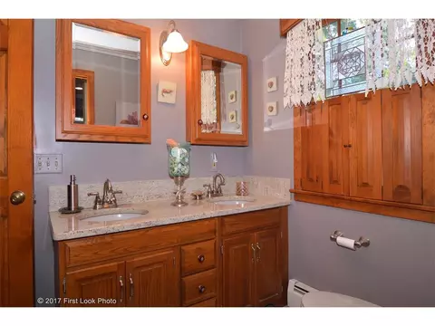 71 Maple Ln, Bristol, RI 02809 photo 15