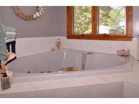 71 Maple Ln, Bristol, RI 02809 photo 16