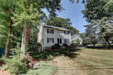 61 Stubtoe Dr, Warwick, RI 02886 photo 2