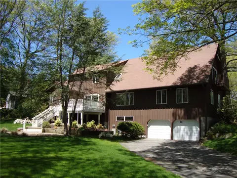 4 Ledgemont Dr, Warwick, RI 02886 photo 2