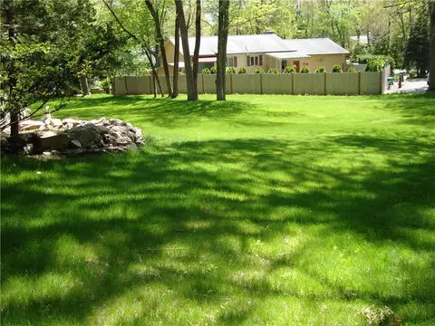 4 Ledgemont Dr, Warwick, RI 02886 photo 6