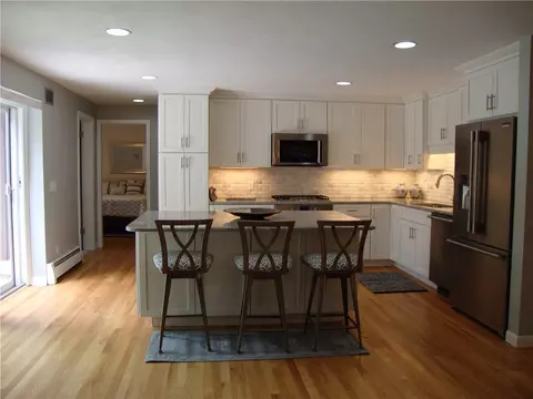4 Ledgemont Dr, Warwick, RI 02886 photo 9