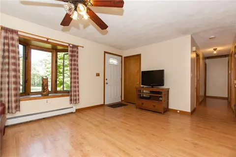 20 Andre Blvd, Glendale, RI 02826 photo 2