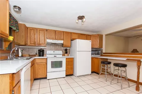 20 Andre Blvd, Glendale, RI 02826 photo 4