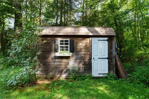 20 Andre Blvd, Glendale, RI 02826 photo 17