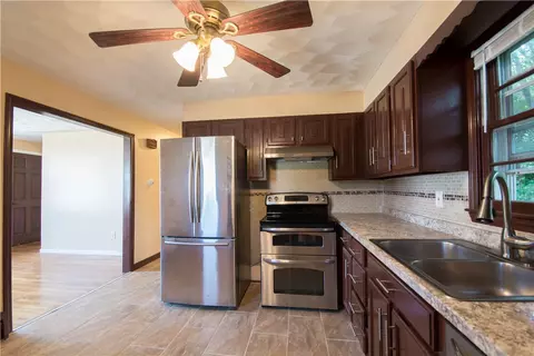 208 Killingly St, Providence, RI 02909 photo 6