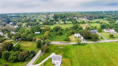 1249 Wapping Rd, Middletown, RI 02842 photo 4
