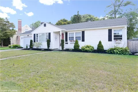 15 Dedham Rd, Warwick, RI 02888 photo 1