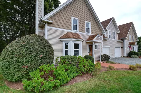 14 Captains Dr, Westerly, RI 02891 photo 4