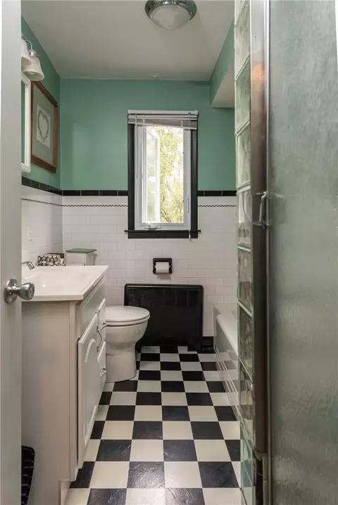 556 Harris Ave, Woonsocket, RI 02895 photo 14
