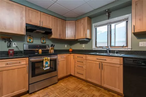 556 Harris Ave, Woonsocket, RI 02895 photo 10