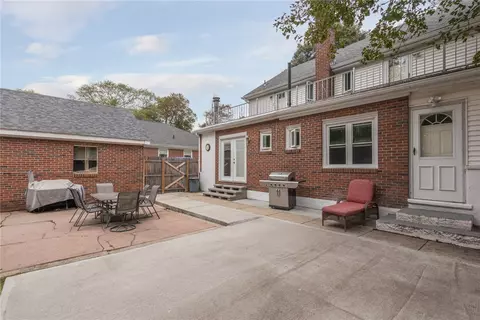 556 Harris Ave, Woonsocket, RI 02895 photo 6