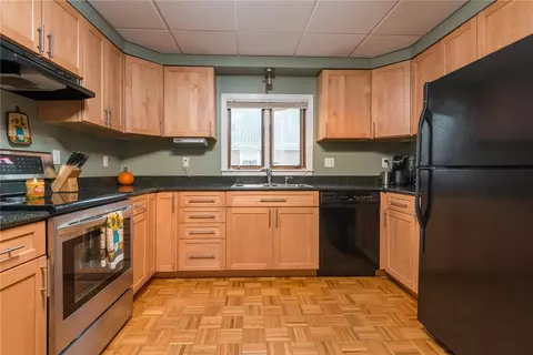 556 Harris Ave, Woonsocket, RI 02895 photo 9