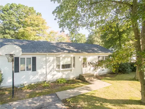 67 Brightside Ave, Warwick, RI 02889 photo 2