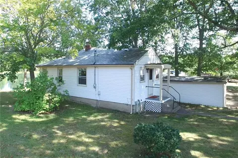 3 Hunter St, Warwick, RI 02886 photo 3