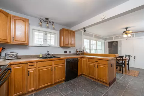 66 Cranston St, Woonsocket, RI 02895 photo 13