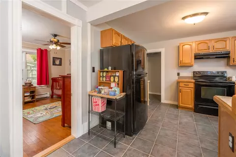 66 Cranston St, Woonsocket, RI 02895 photo 9