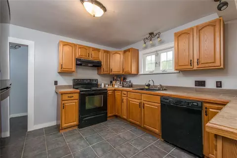 66 Cranston St, Woonsocket, RI 02895 photo 12