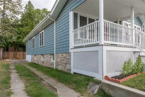 66 Cranston St, Woonsocket, RI 02895 photo 3