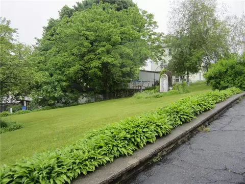 70 Thomas St, Woonsocket, RI 02895 photo 2