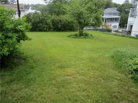 70 Thomas St, Woonsocket, RI 02895 photo 4