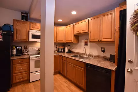 37 Briens Ct, Woonsocket, RI 02895 photo 20