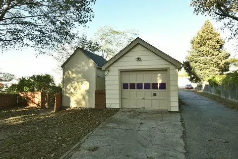 37 Briens Ct, Woonsocket, RI 02895 photo 3